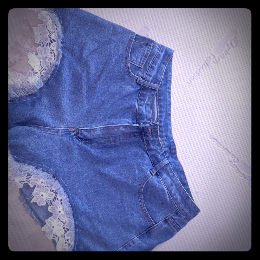Plus Contrast Lace Pocket Side Denim Short